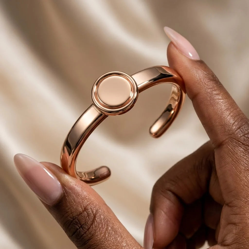 MAYA 01 Biarritz rose gold cuff held in hand