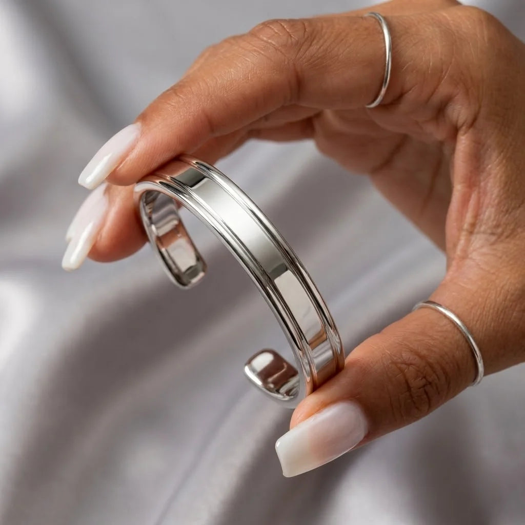 MAYA 01 Marbella polished silver cuff held in hand